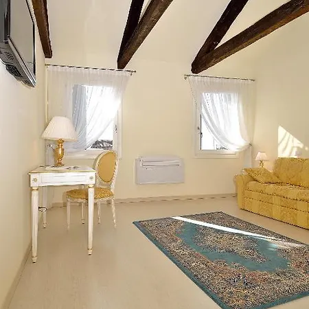 Apartment House 5286 Venice
